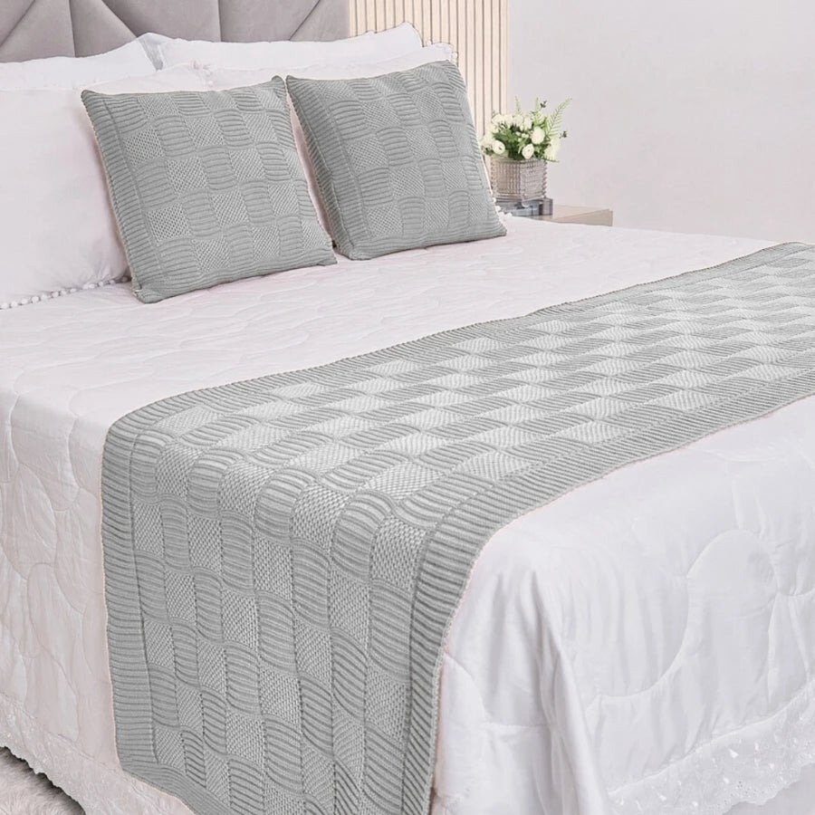 Kit Manta / Peseira Tricot Quadriculado + 2 Capas de Almofadas – Sofisticação e Conforto