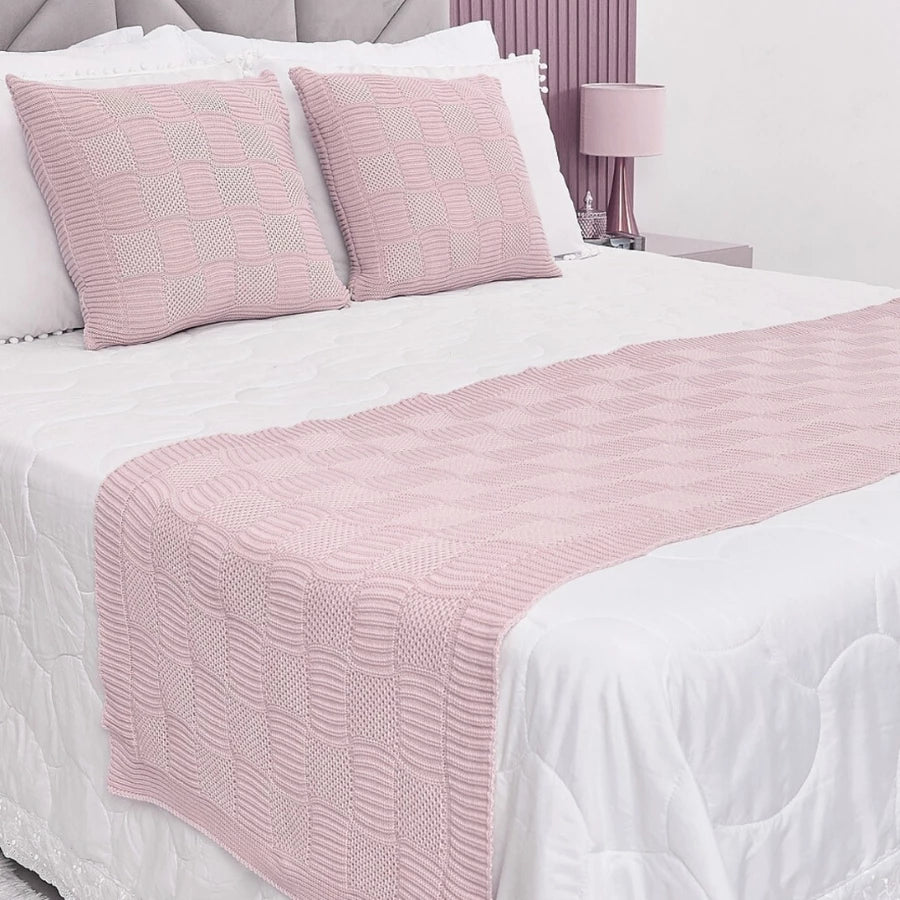 Kit Manta / Peseira Tricot Quadriculado + 2 Capas de Almofadas – Sofisticação e Conforto