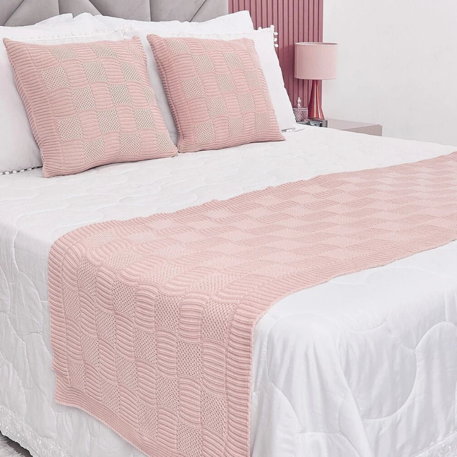 Kit Manta / Peseira Tricot Quadriculado + 2 Capas de Almofadas – Sofisticação e Conforto
