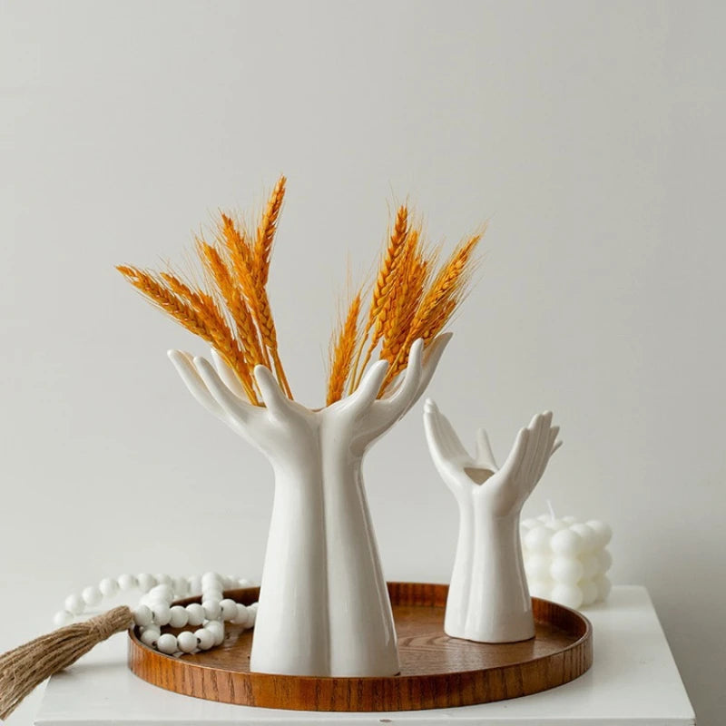Vaso Escultural de Cerâmica - Elegância em Forma de Mãos