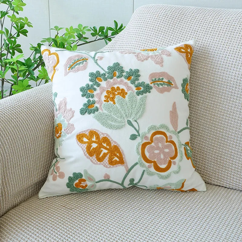 Capa de Almofada Bordada Floral em Algodão Nórdico