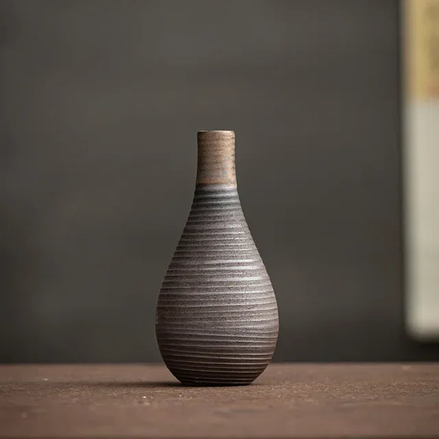 Vasos Cerâmicos Artesanais Minimalistas de Estilo Antigo
