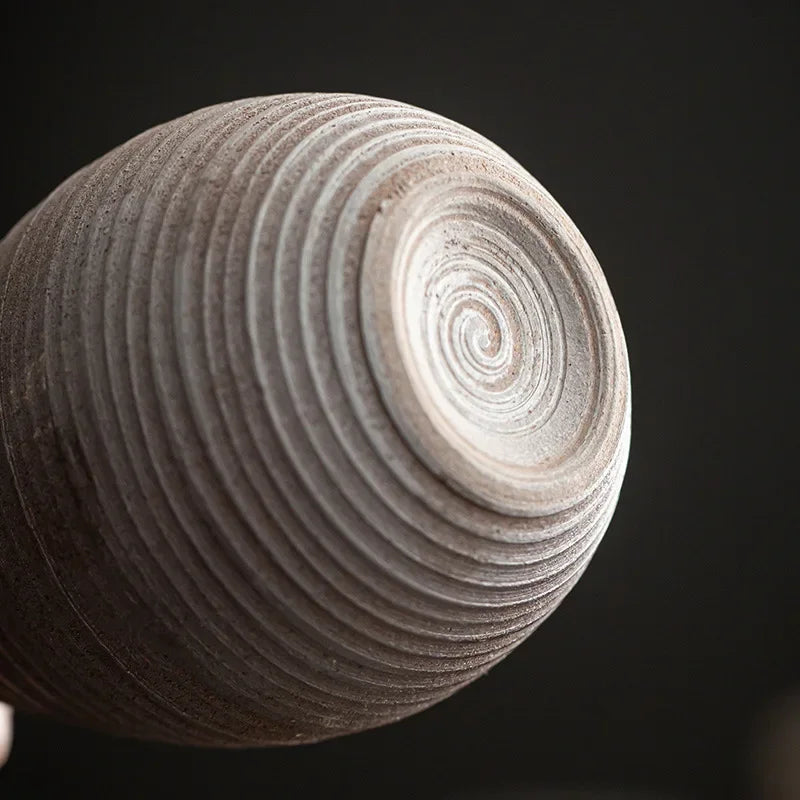 Vasos Cerâmicos Artesanais Minimalistas de Estilo Antigo