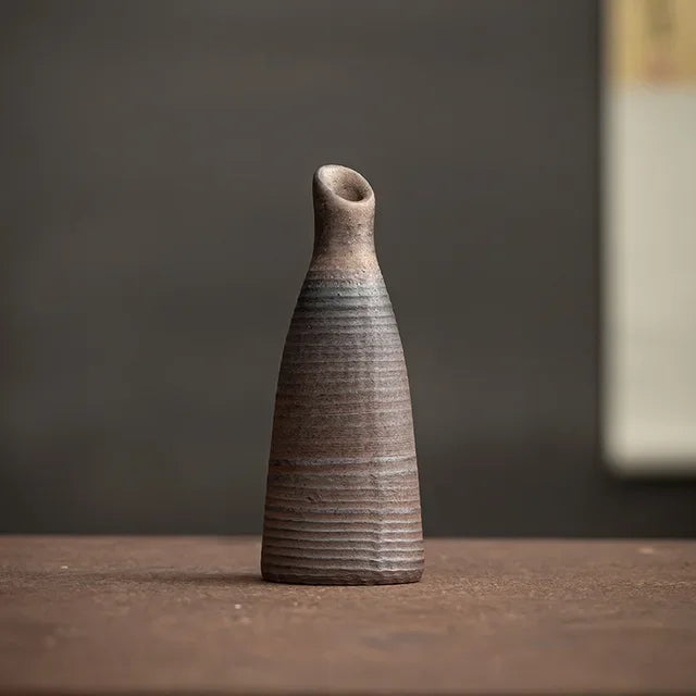 Vasos Cerâmicos Artesanais Minimalistas de Estilo Antigo