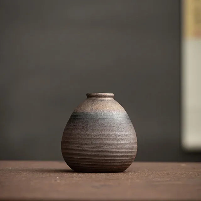Vasos Cerâmicos Artesanais Minimalistas de Estilo Antigo