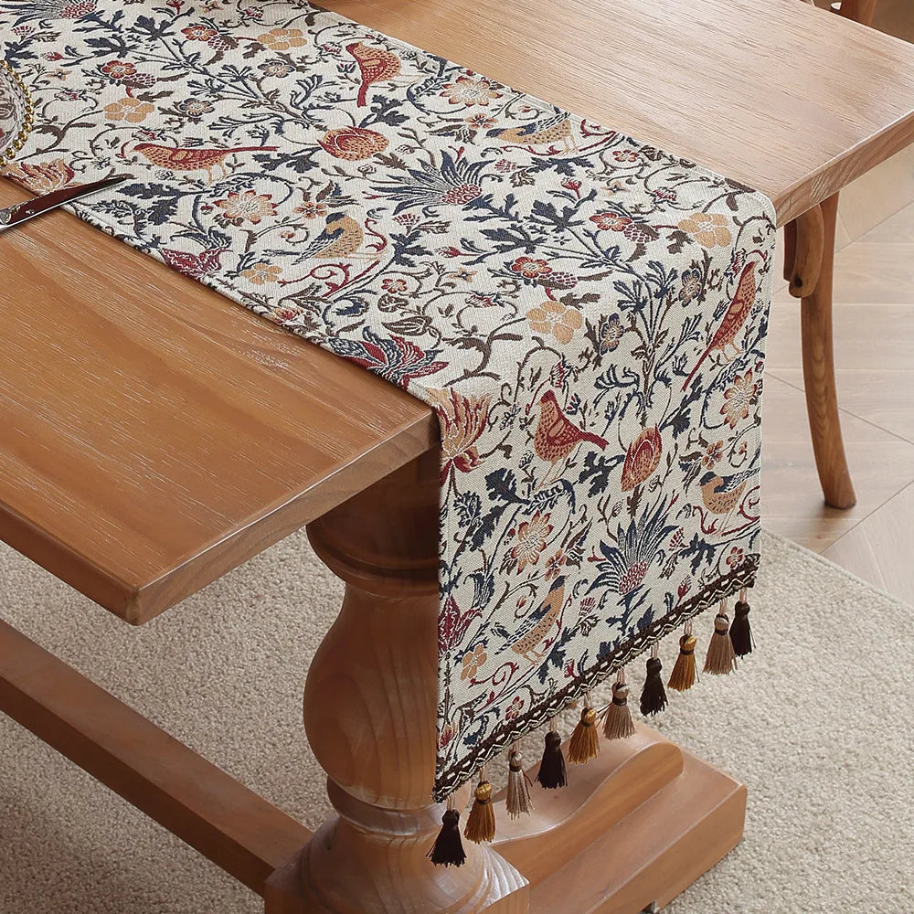 Caminho de Mesa Jacquard com Borlas - Elegância e Sofisticação