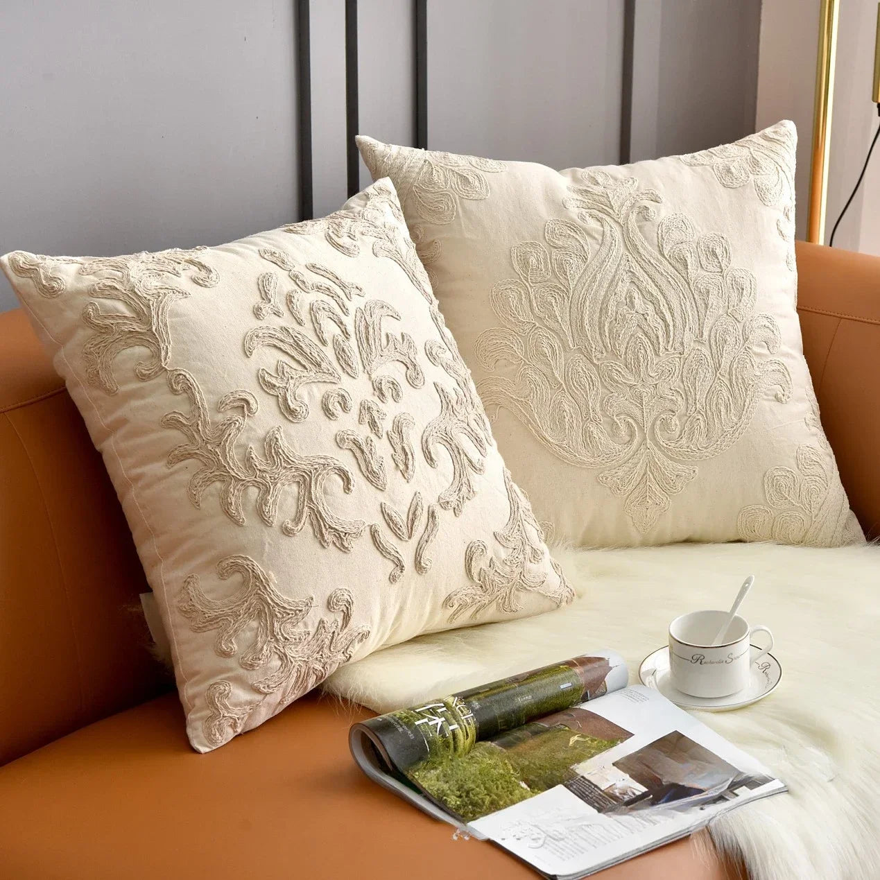 Capa de Almofada Bordada em Algodão e Linho