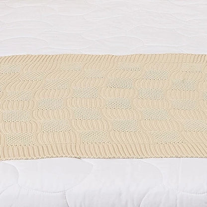 Kit Manta / Peseira Tricot Quadriculado + 2 Capas de Almofadas – Sofisticação e Conforto