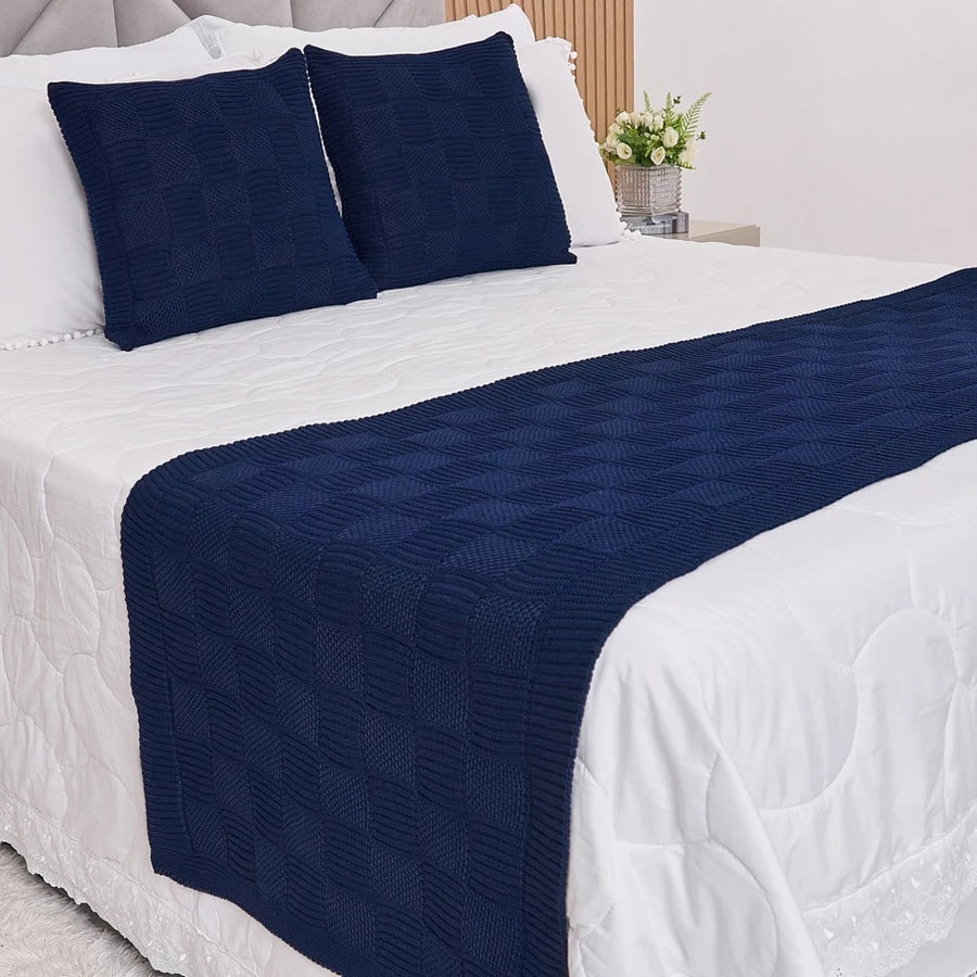 Kit Manta / Peseira Tricot Quadriculado + 2 Capas de Almofadas – Sofisticação e Conforto