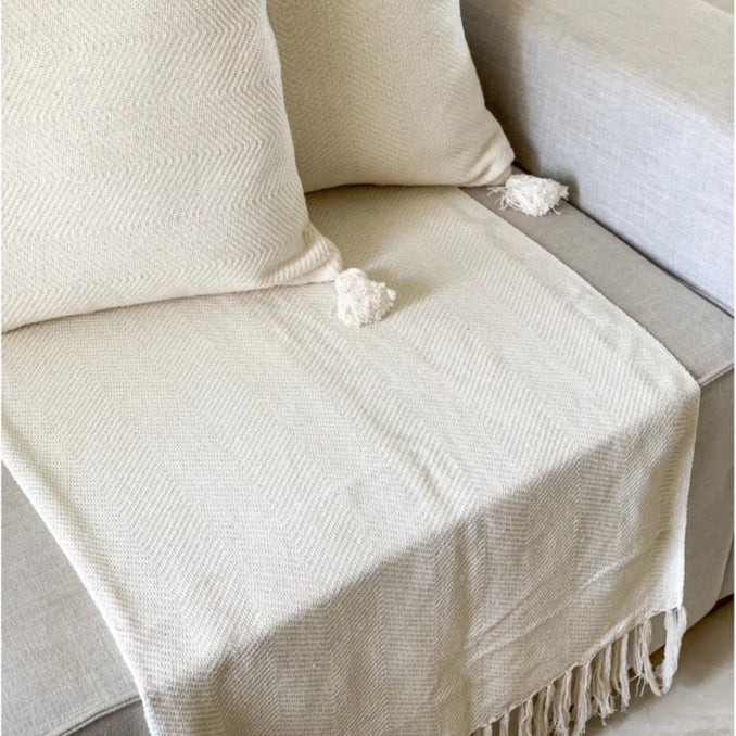 Manta Artesanal de Algodão com Franjas 1,20 x 1,80 – Estilo e Conforto para Sofá ou Cama