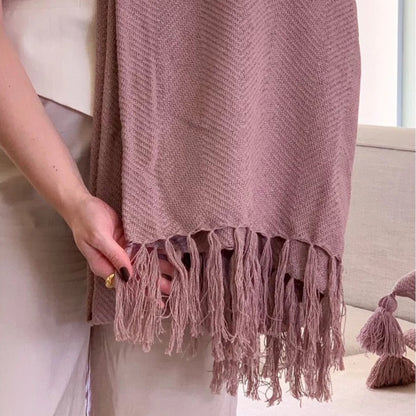 Manta Artesanal de Algodão com Franjas 1,20 x 1,80 – Estilo e Conforto para Sofá ou Cama