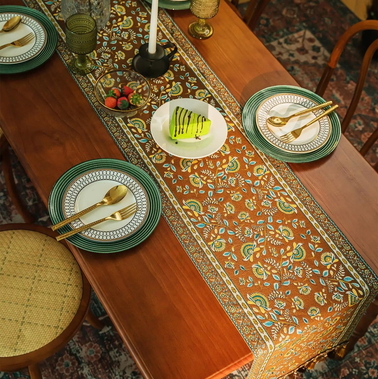 Caminho de Mesa de Luxo com Borlas - Elegância Floral para Sua Casa