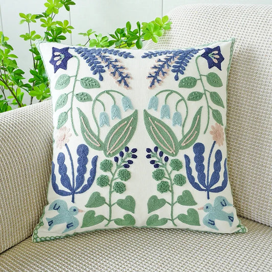 Capa de Almofada Bordada Floral em Algodão Nórdico