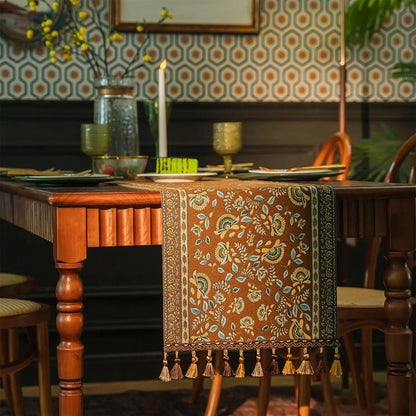 Caminho de Mesa de Luxo com Borlas - Elegância Floral para Sua Casa