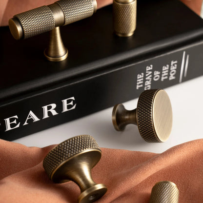 Puxadores de Bronze com Padrão Knurl Elegantes para Móveis