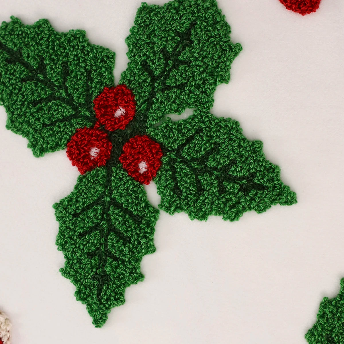 Capa de Almofada Natalina em Veludo Bordado – Elegância e Conforto