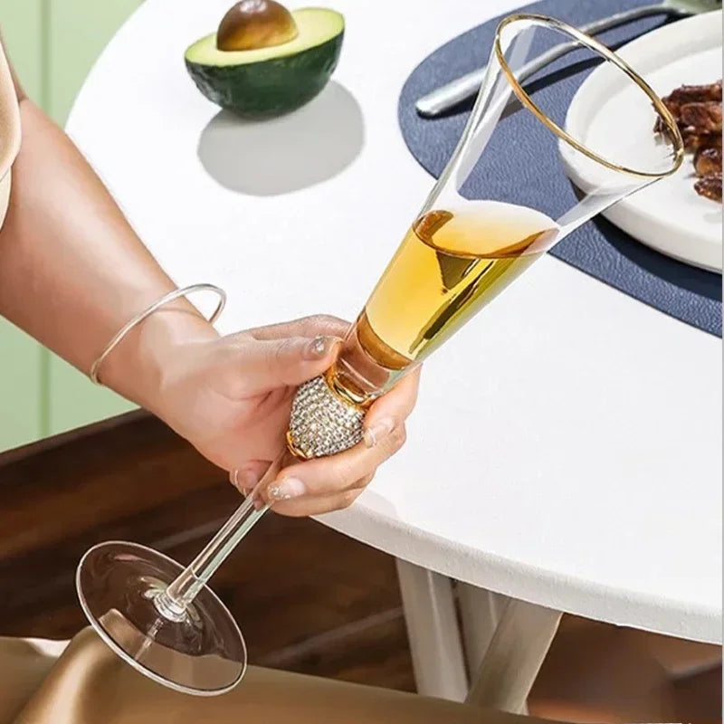 Taças de Cristal Luxo com Borda Dourada e Acabamento Diamante