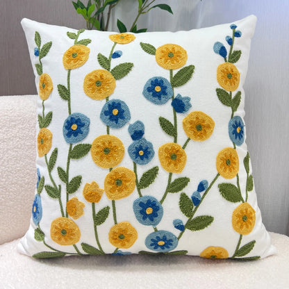 Capa de Almofada Bordada Floral em Algodão Nórdico