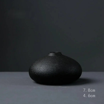 Vaso de Cerâmica Preta - Elegância Minimalista